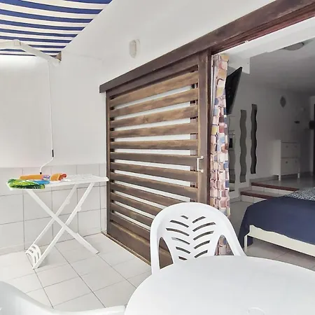 First-line Waterfront Studio *